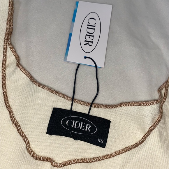 SOLD Cider crop top - Picture 4 of 8